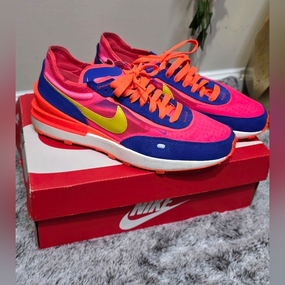 Sz 6.5 • Nike Waffle One Shoes